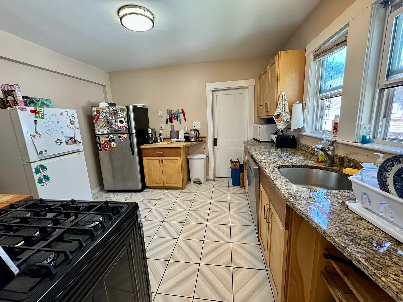 5 bed, 2100 sqft, $4,200 — Photo 3