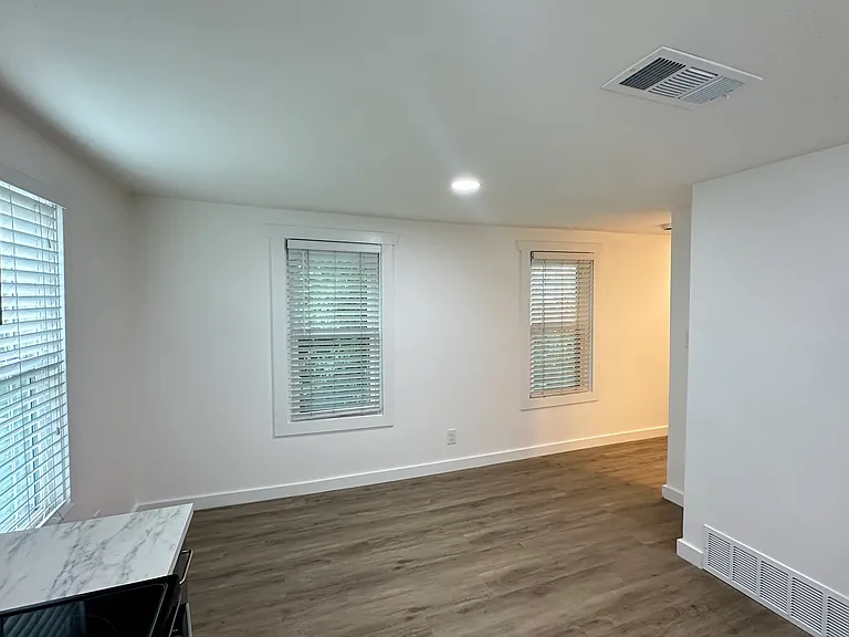 2232 W Rosedale St S #100 — Photo 8