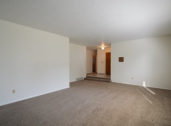 5th image of 798 Brandon Dr