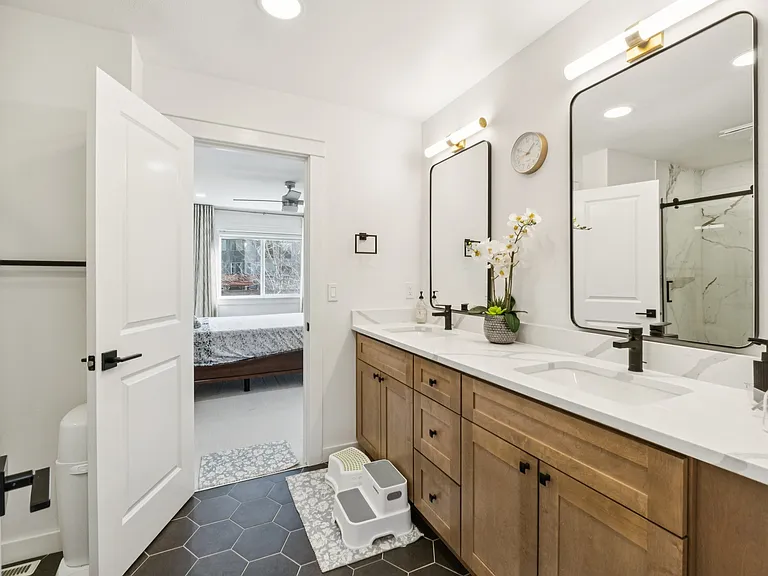 21011 SE 6th Pl — Photo 33