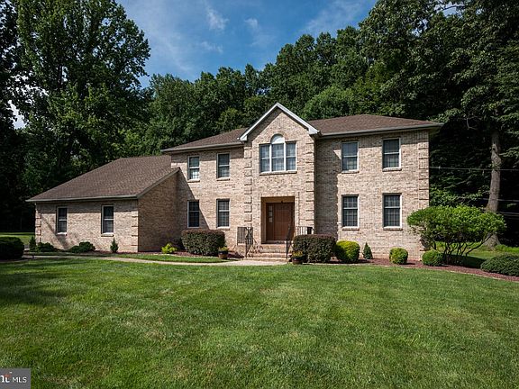 4th image of 21 Harlech Dr