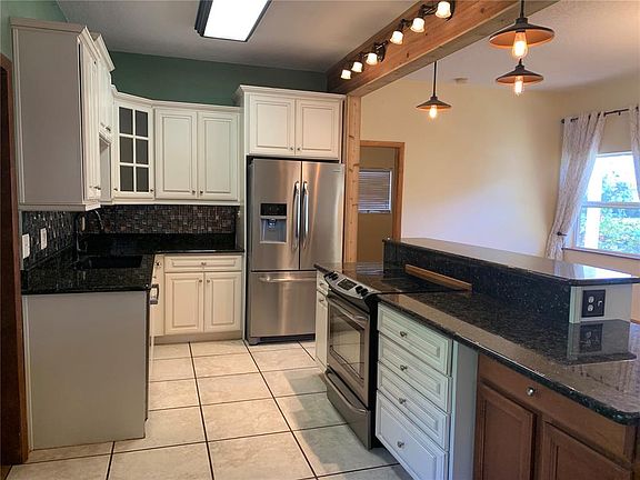 2nd image of 1191 Shady Oak Ln
