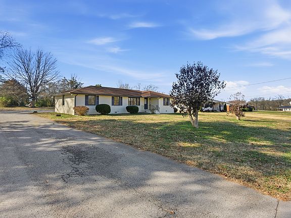 3rd image of 302 Dow Dr