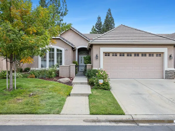 1895 Stonebrook Ln, Clovis, CA 93611