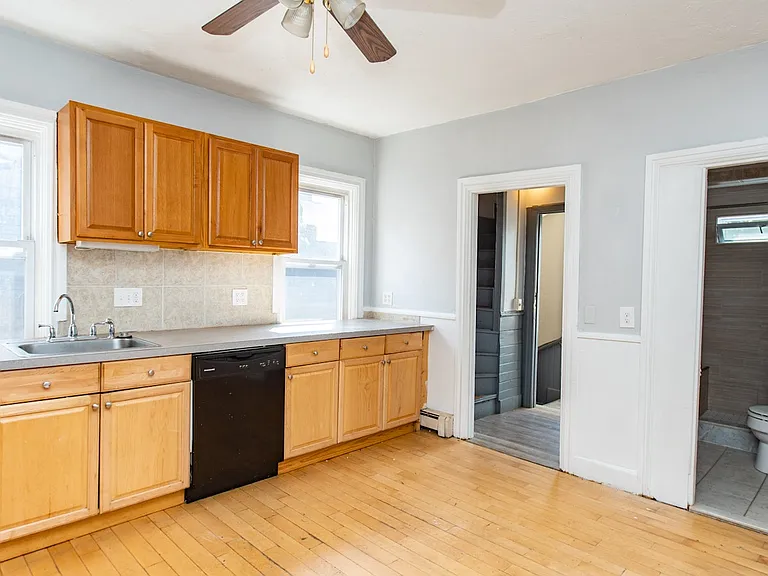 74 Vernon St #2A — Photo 3