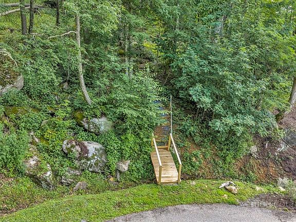 3rd image of 22 S Indian Rock Drive