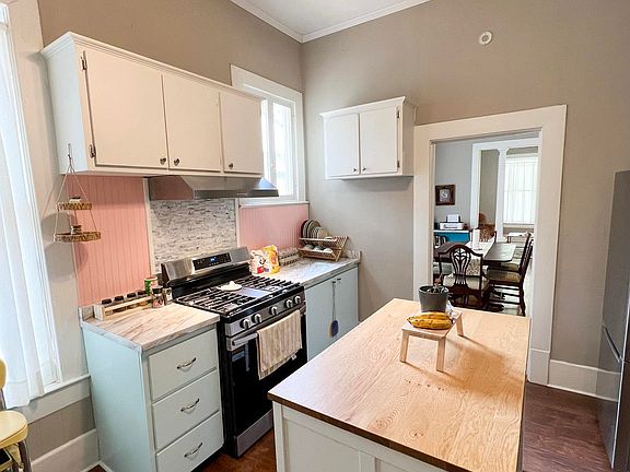 4th image of 2309 Wood St