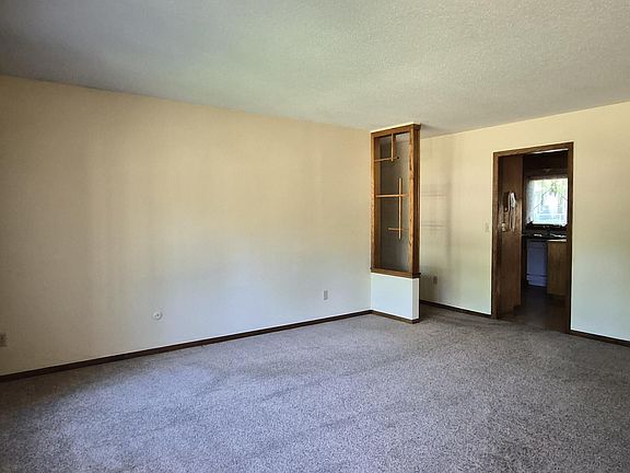 2nd image of 907 Senior Ave