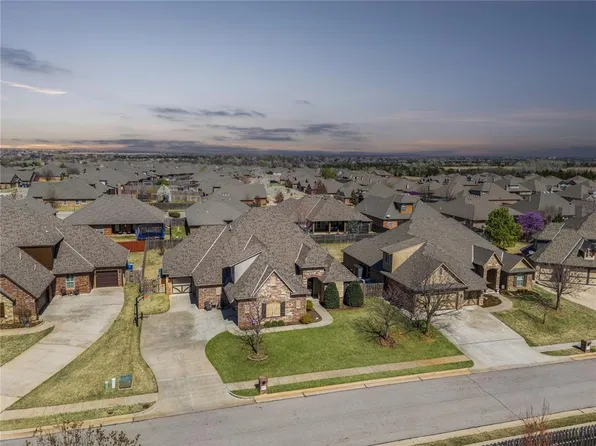 617 Caveat Ct, Edmond, OK 73025