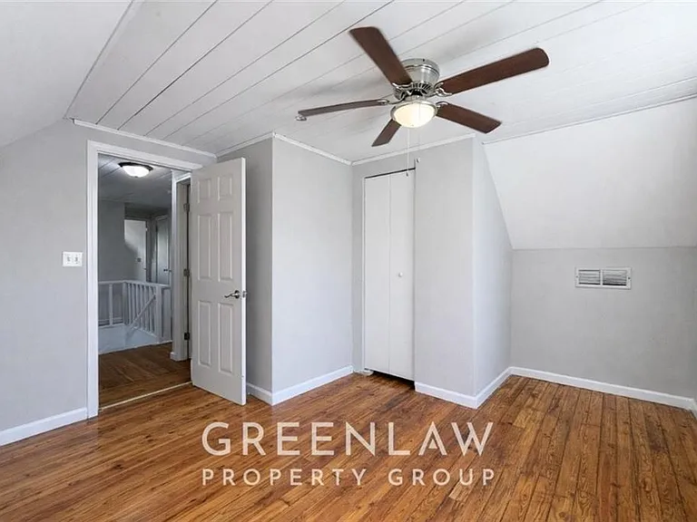 1944 Lyle Ave — Photo 26