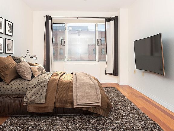 4th image of 30-85 Vernon Blvd #5A