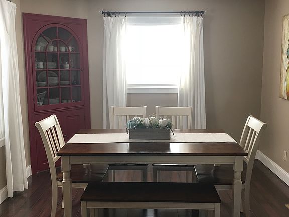 4th image of 702 Victoria Ave