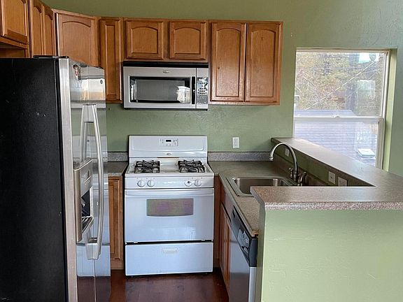 2nd image of 2076 Cedar Ln