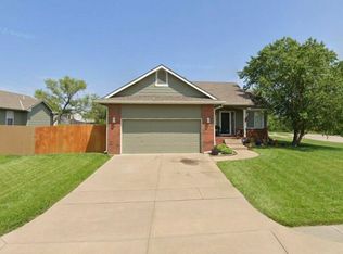 2030 E Glen Hills Dr, Derby, KS 67037