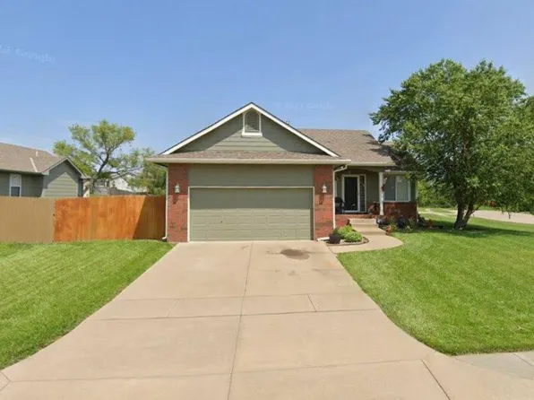 2030 E Glen Hills Dr, Derby, KS 67037