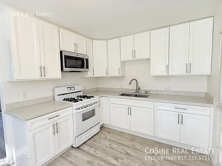 1946 E 8th St — Photo 1