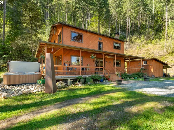 4371 Ferguson Ln, Days Creek, OR 97429
