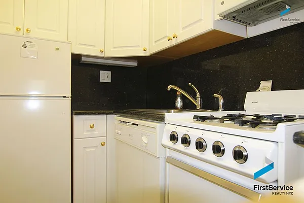 Rented by FirstService Realty (legacy) | media 3