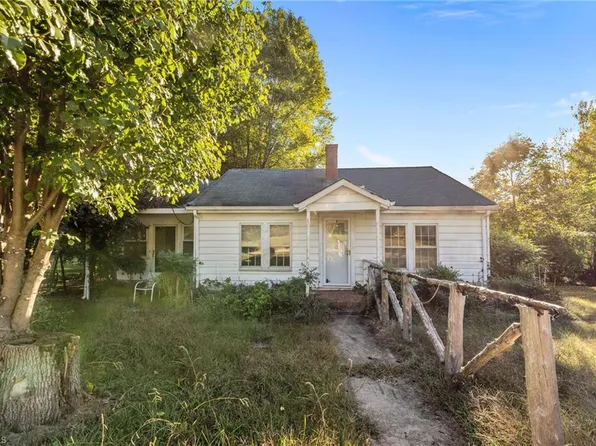 7530 Adler Rd, Summerfield, NC 27358