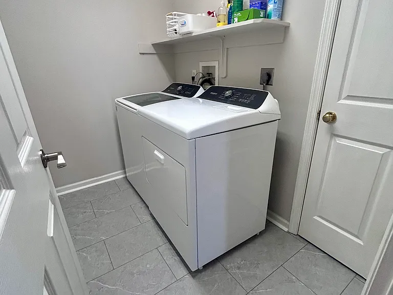 348 Diana Ct — Photo 18