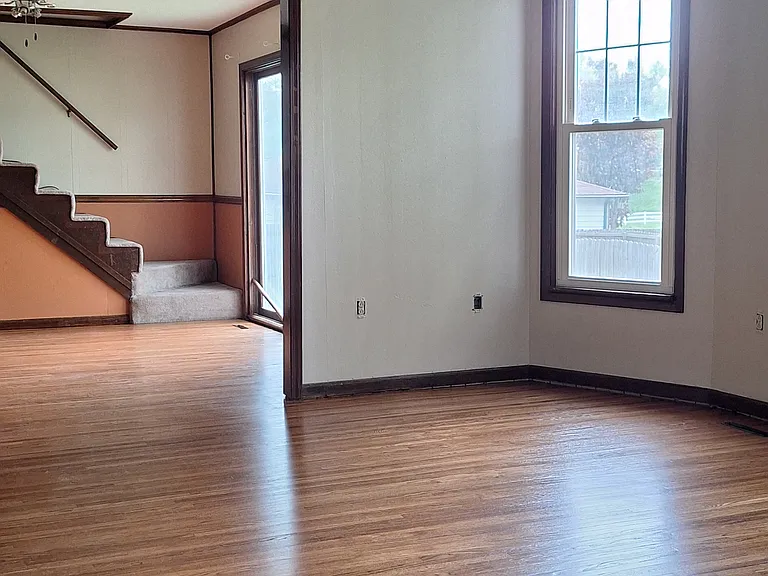603 N College St — Photo 2