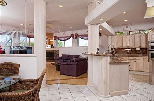3rd image of 2865 Seabreeze Dr S