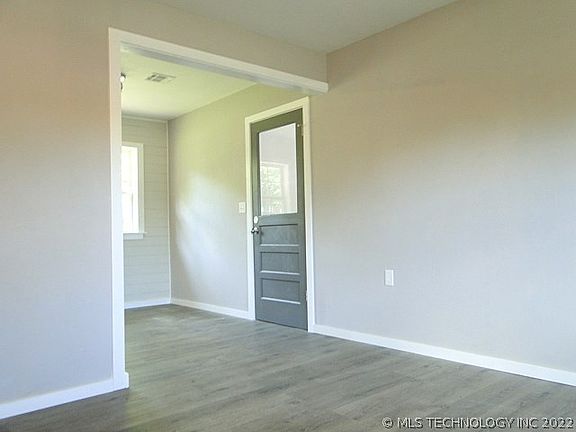 5th image of 411 Dutch Ave