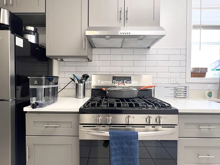 29 Lambert St #1L — Photo 10