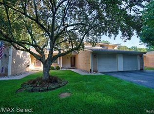 445 Glenway St, Brighton, MI 48116