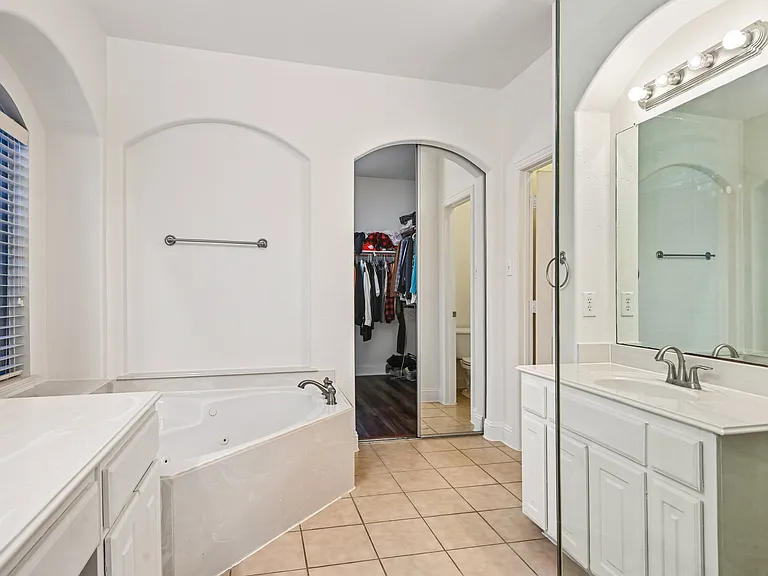 6006 Shadywood Ln — Photo 20