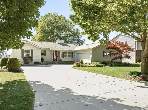 2836 Canal Dr, Port Huron, MI 48060