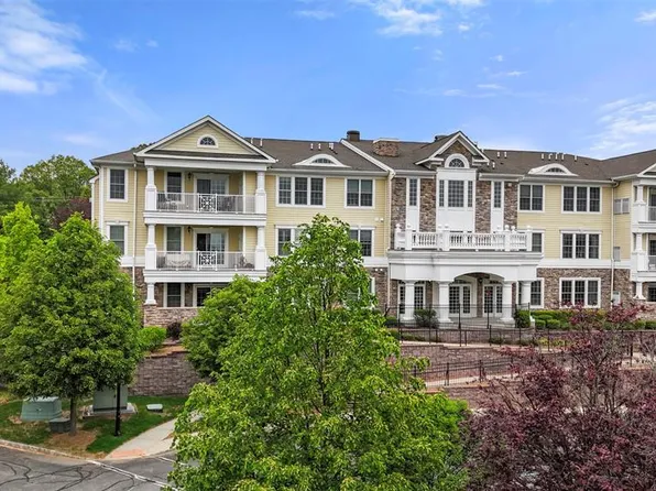 910 Four Seasons Ln #910, Woodcliff Lake, NJ 07677