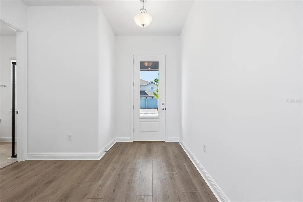 4 bed, 3.0 bath, 2445 sqft, $3,895 — Photo 3