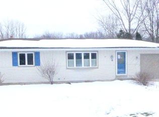409 S 11th St, Oostburg, WI 53070