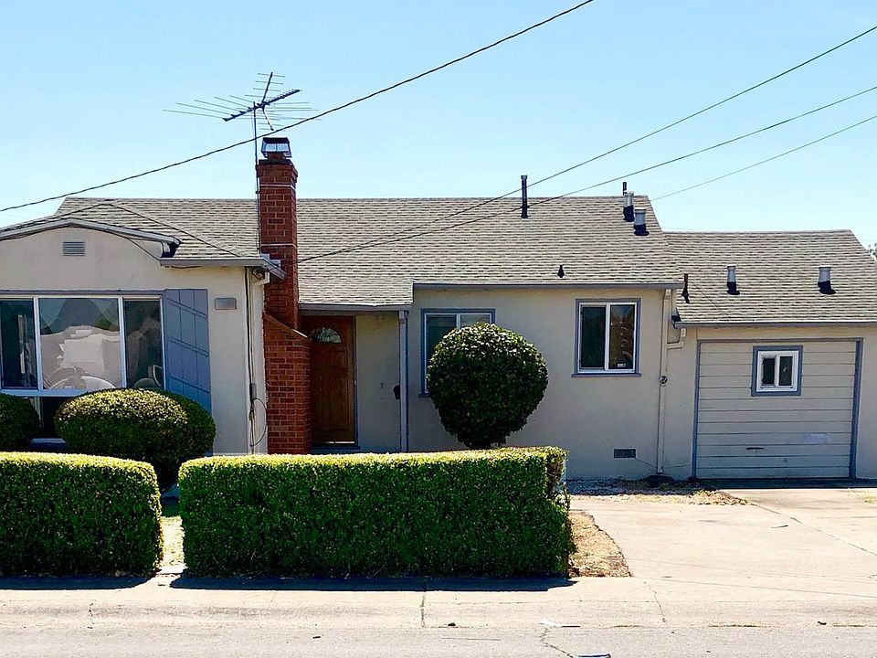 Front of house, more photos to come soon