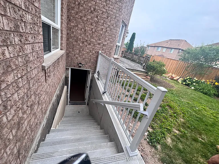 14 Berton Blvd — Photo 2