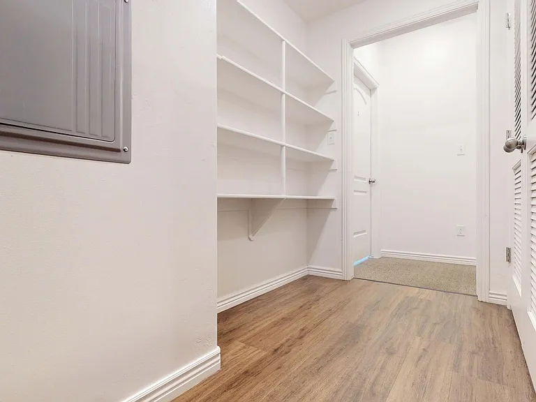 1055 W 400 N — Photo 11