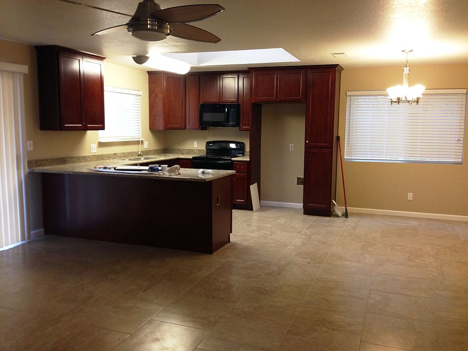 Spacious kitchen new granite new cabinets