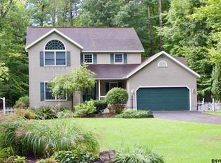 61 Fieldstone Dr, Gansevoort, NY 12831