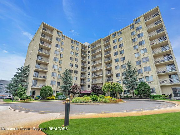 2nd image of 1000 River Rd APT 5L