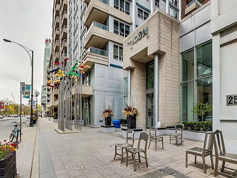 250 Wellington St W #436 — Photo 44