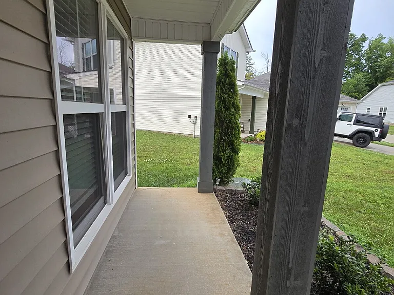 1176 Cottonwood Dr — Photo 2