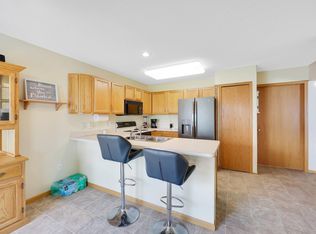 9462 Prairieview Trl N, Champlin, MN 55316