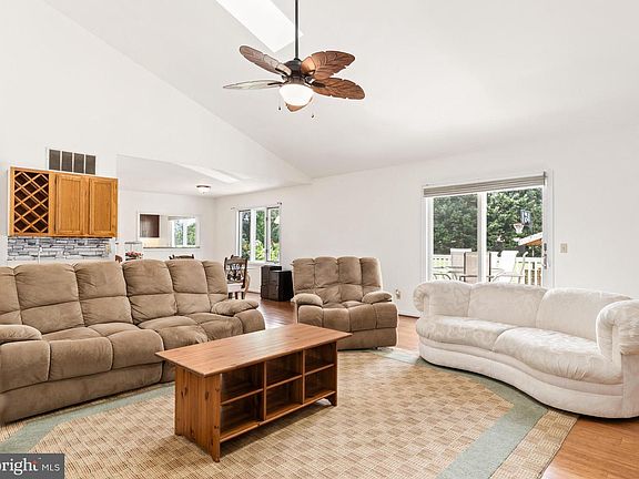 5th image of 208 Wineland Way
