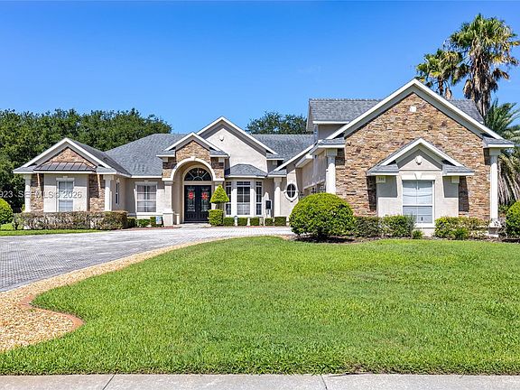 4th image of 330 Glen Club Dr