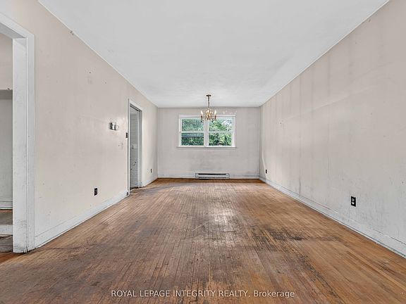 4th image of 1274 Woodroffe Ave