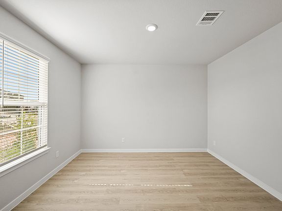 5th image of 25420 Blossom Ct