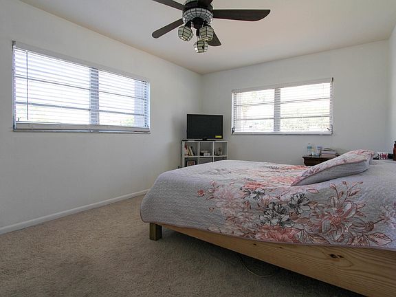 4th image of 4610 W Gray St Unit 202