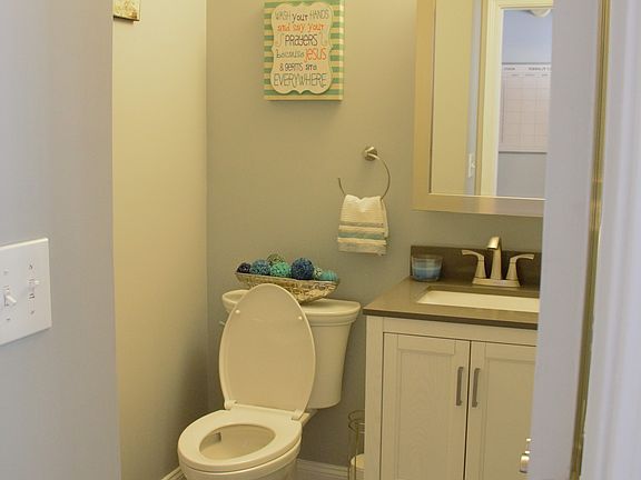 5th image of 2450 Emerald Dr