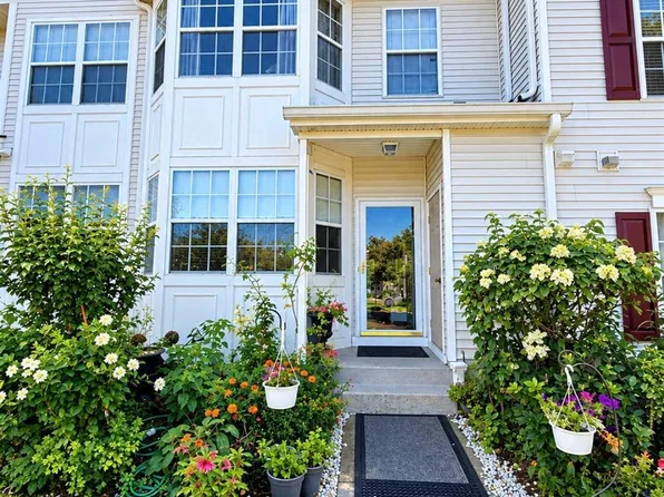 1505 Blossom Cir, Dayton, NJ 08810